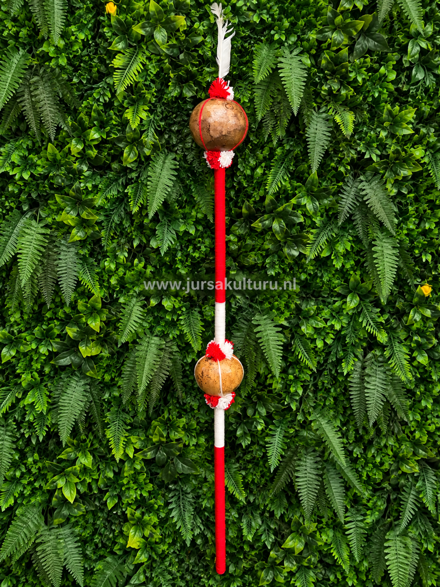 Watra Ingi Piai godo – rood-wit met dubbele kalebassen